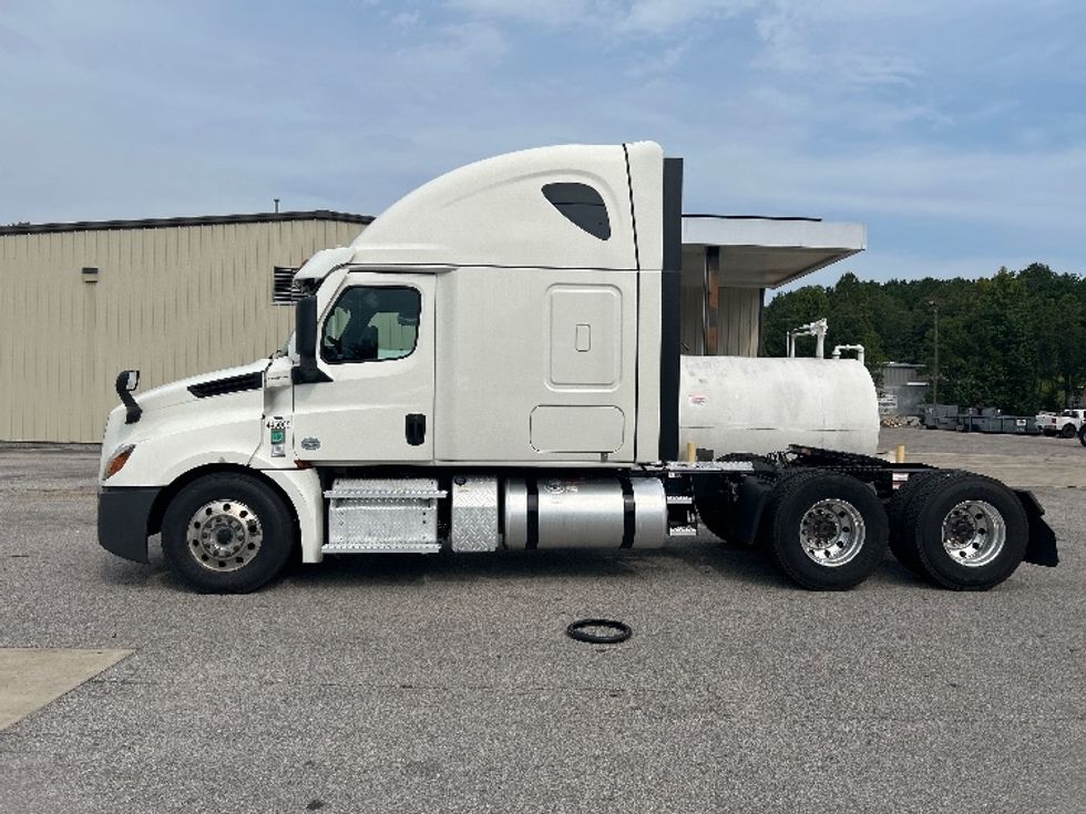 Sleeper Tractor-Heavy Duty Tractors-Freightliner-2022-T12664ST-Pell City-AL-307,411\n\t\tmiles-$ 100,500 - Image 4
