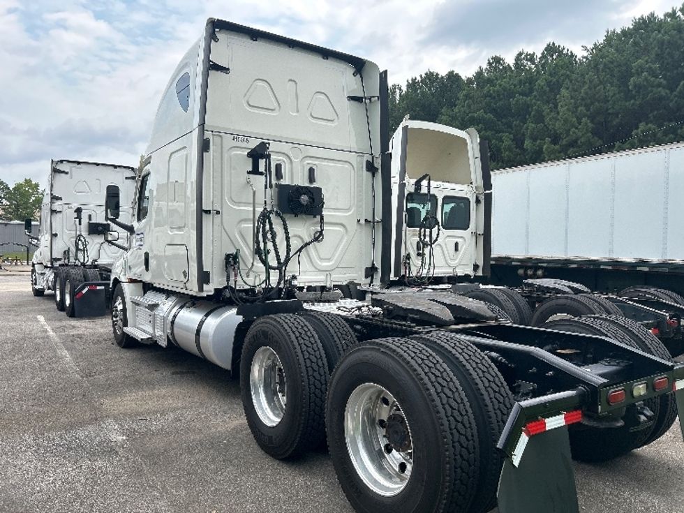 Sleeper Tractor-Heavy Duty Tractors-Freightliner-2022-T12664ST-Pell City-AL-307,411\n\t\tmiles-$ 100,500 - Image 5