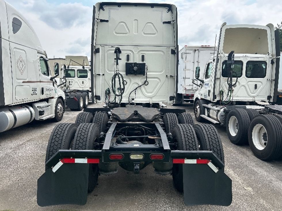 Sleeper Tractor-Heavy Duty Tractors-Freightliner-2022-T12664ST-Pell City-AL-307,411\n\t\tmiles-$ 100,500 - Image 6