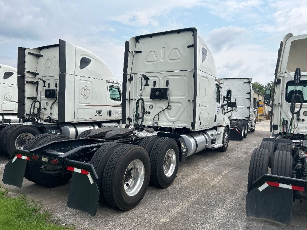 Sleeper Tractor-Heavy Duty Tractors-Freightliner-2022-T12664ST-Pell City-AL-307,411\n\t\tmiles-$ 100,500 - Image 7