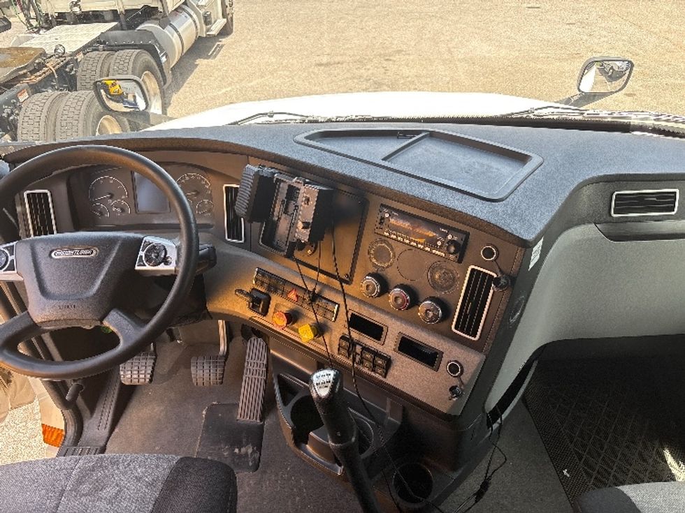 Sleeper Tractor-Heavy Duty Tractors-Freightliner-2022-T12664ST-Pell City-AL-428,397\n\t\tmiles-$ 84,750 - Image 12