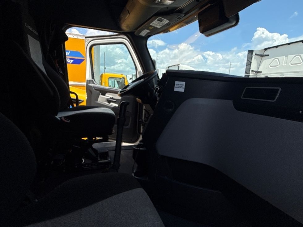 Sleeper Tractor-Heavy Duty Tractors-Freightliner-2022-T12664ST-Pell City-AL-428,397\n\t\tmiles-$ 84,750 - Image 15