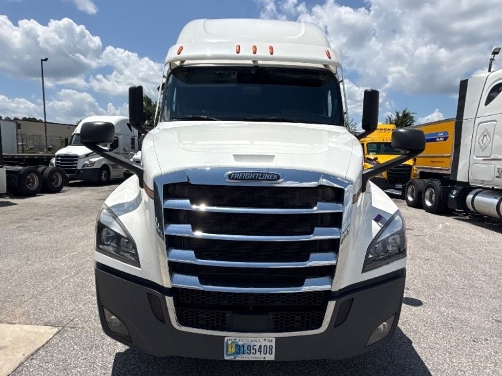 Sleeper Tractor-Heavy Duty Tractors-Freightliner-2022-T12664ST-Pell City-AL-428,397\n\t\tmiles-$ 84,750 - Image 2
