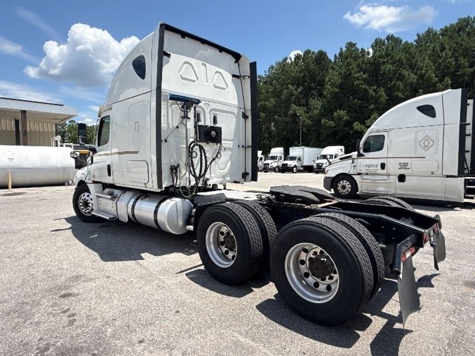 Sleeper Tractor-Heavy Duty Tractors-Freightliner-2022-T12664ST-Pell City-AL-428,397\n\t\tmiles-$ 84,750 - Image 5
