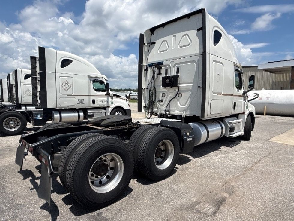 Sleeper Tractor-Heavy Duty Tractors-Freightliner-2022-T12664ST-Pell City-AL-428,397\n\t\tmiles-$ 84,750 - Image 7