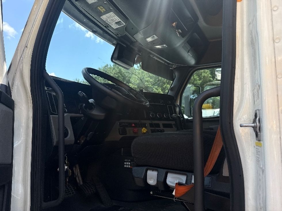 Sleeper Tractor-Heavy Duty Tractors-Freightliner-2022-T12664ST-Pell City-AL-428,397\n\t\tmiles-$ 84,750 - Image 9