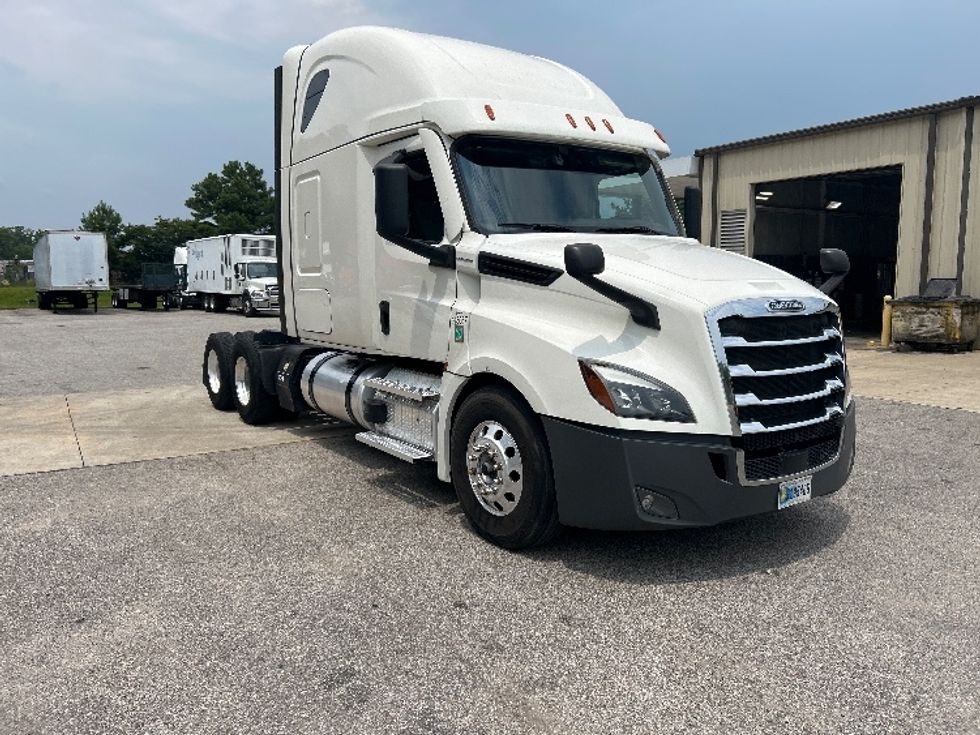 Sleeper Tractor-Heavy Duty Tractors-Freightliner-2022-T12664ST-Pell City-AL-460,594\n\t\tmiles-$ 78,000 - Image 1