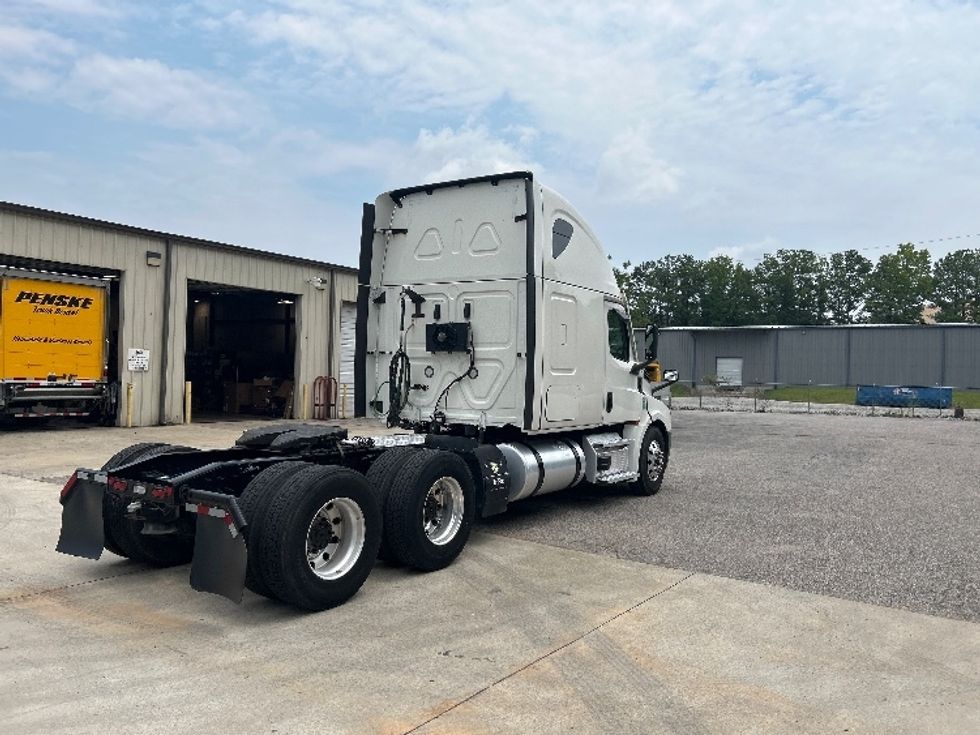 Sleeper Tractor-Heavy Duty Tractors-Freightliner-2022-T12664ST-Pell City-AL-460,594\n\t\tmiles-$ 78,000 - Image 7