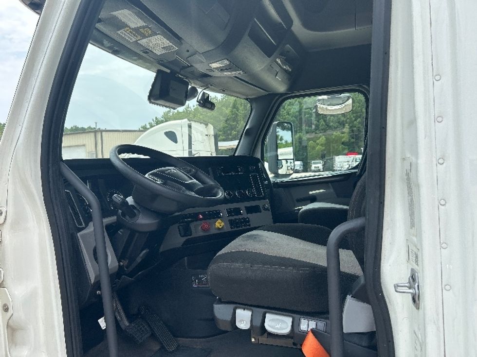 Sleeper Tractor-Heavy Duty Tractors-Freightliner-2022-T12664ST-Pell City-AL-460,594\n\t\tmiles-$ 78,000 - Image 9
