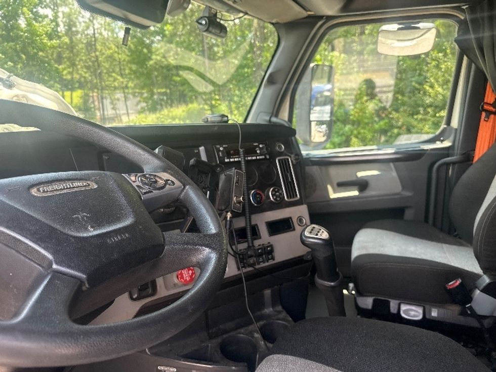 Sleeper Tractor-Heavy Duty Tractors-Freightliner-2022-T12664ST-Pell City-AL-515,262\n\t\tmiles-$ 75,000 - Image 10