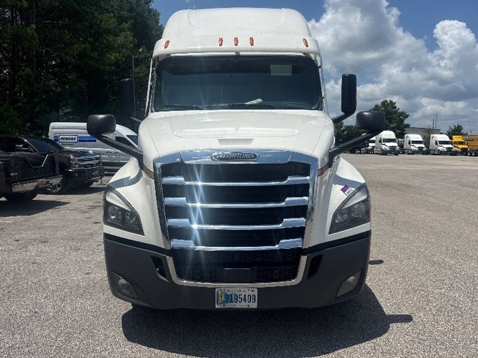 Sleeper Tractor-Heavy Duty Tractors-Freightliner-2022-T12664ST-Pell City-AL-515,262\n\t\tmiles-$ 75,000 - Image 2