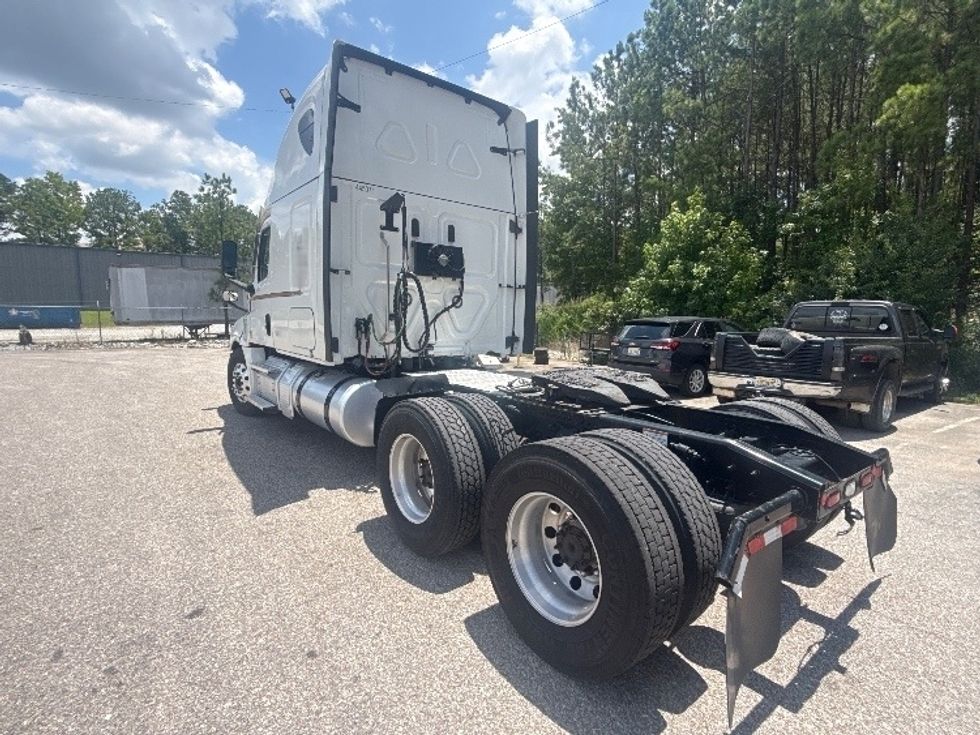 Sleeper Tractor-Heavy Duty Tractors-Freightliner-2022-T12664ST-Pell City-AL-515,262\n\t\tmiles-$ 75,000 - Image 5