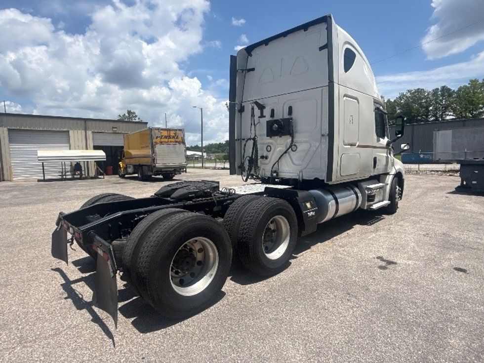 Sleeper Tractor-Heavy Duty Tractors-Freightliner-2022-T12664ST-Pell City-AL-515,262\n\t\tmiles-$ 75,000 - Image 7