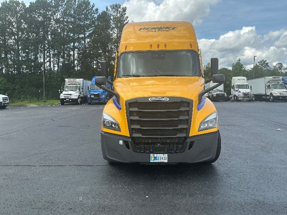 Sleeper Tractor-Heavy Duty Tractors-Freightliner-2022-T12664ST-Pell City-AL-600,531\n\t\tmiles-$ 61,250 - Image 2