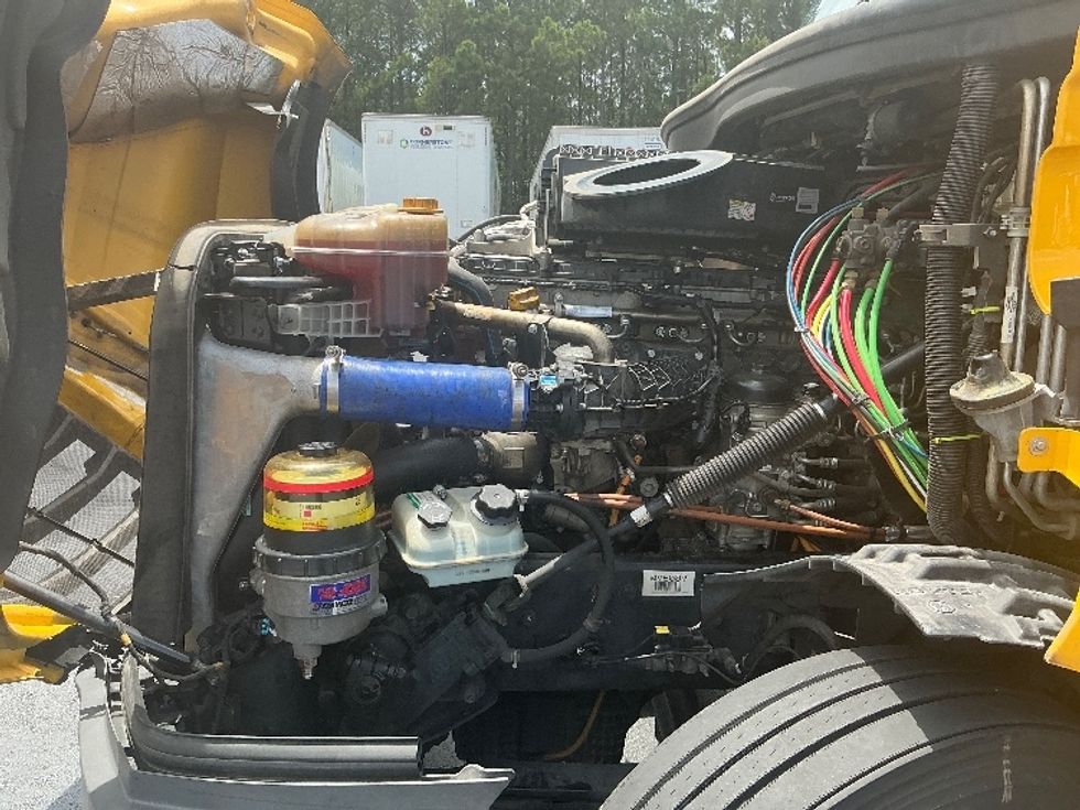 Sleeper Tractor-Heavy Duty Tractors-Freightliner-2022-T12664ST-Pell City-AL-600,531\n\t\tmiles-$ 61,250 - Image 21