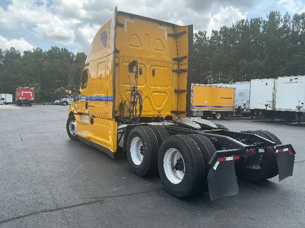 Sleeper Tractor-Heavy Duty Tractors-Freightliner-2022-T12664ST-Pell City-AL-600,531\n\t\tmiles-$ 61,250 - Image 5