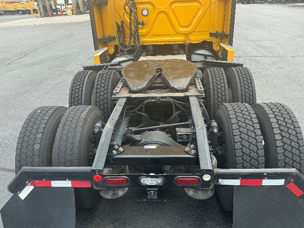 Sleeper Tractor-Heavy Duty Tractors-Freightliner-2022-T12664ST-Pell City-AL-600,531\n\t\tmiles-$ 61,250 - Image 6