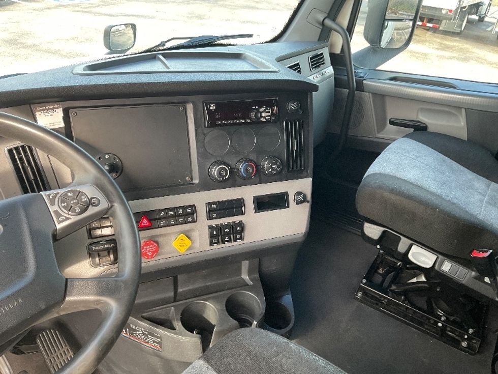 Sleeper Tractor-Heavy Duty Tractors-Freightliner-2022-T12664ST-Pell City-AL-704,576\n\t\tmiles-$ 60,000 - Image 12