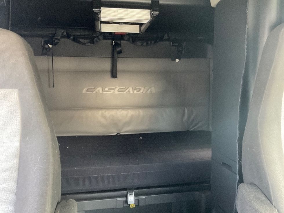 Sleeper Tractor-Heavy Duty Tractors-Freightliner-2022-T12664ST-Pell City-AL-704,576\n\t\tmiles-$ 60,000 - Image 16