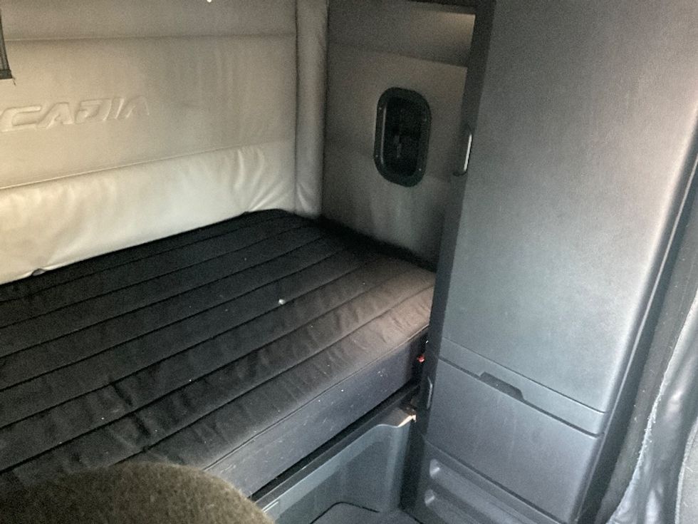 Sleeper Tractor-Heavy Duty Tractors-Freightliner-2022-T12664ST-Pell City-AL-704,576\n\t\tmiles-$ 60,000 - Image 18