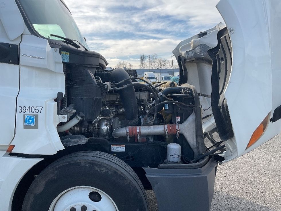 Sleeper Tractor-Heavy Duty Tractors-Freightliner-2022-T12664ST-Pell City-AL-704,576\n\t\tmiles-$ 60,000 - Image 20