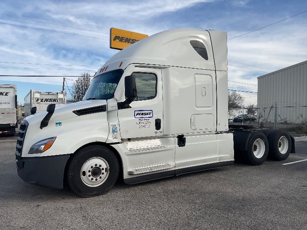 Sleeper Tractor-Heavy Duty Tractors-Freightliner-2022-T12664ST-Pell City-AL-704,576\n\t\tmiles-$ 60,000 - Image 3