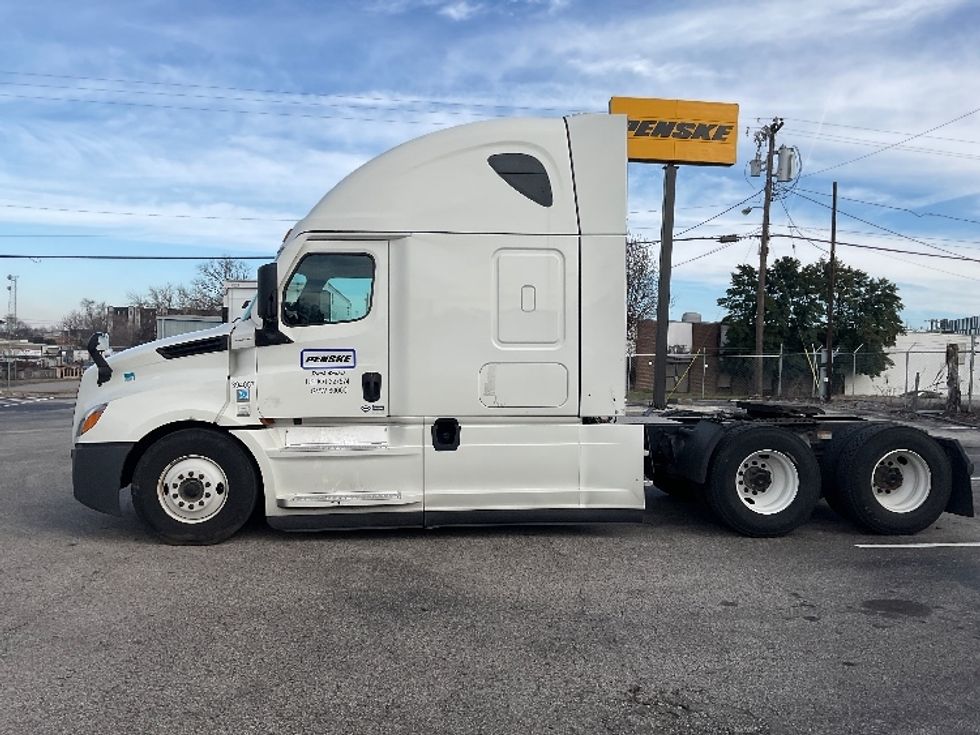 Sleeper Tractor-Heavy Duty Tractors-Freightliner-2022-T12664ST-Pell City-AL-704,576\n\t\tmiles-$ 60,000 - Image 4
