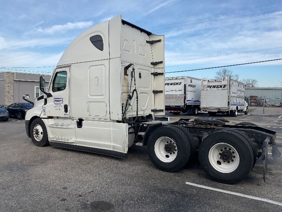 Sleeper Tractor-Heavy Duty Tractors-Freightliner-2022-T12664ST-Pell City-AL-704,576\n\t\tmiles-$ 60,000 - Image 5