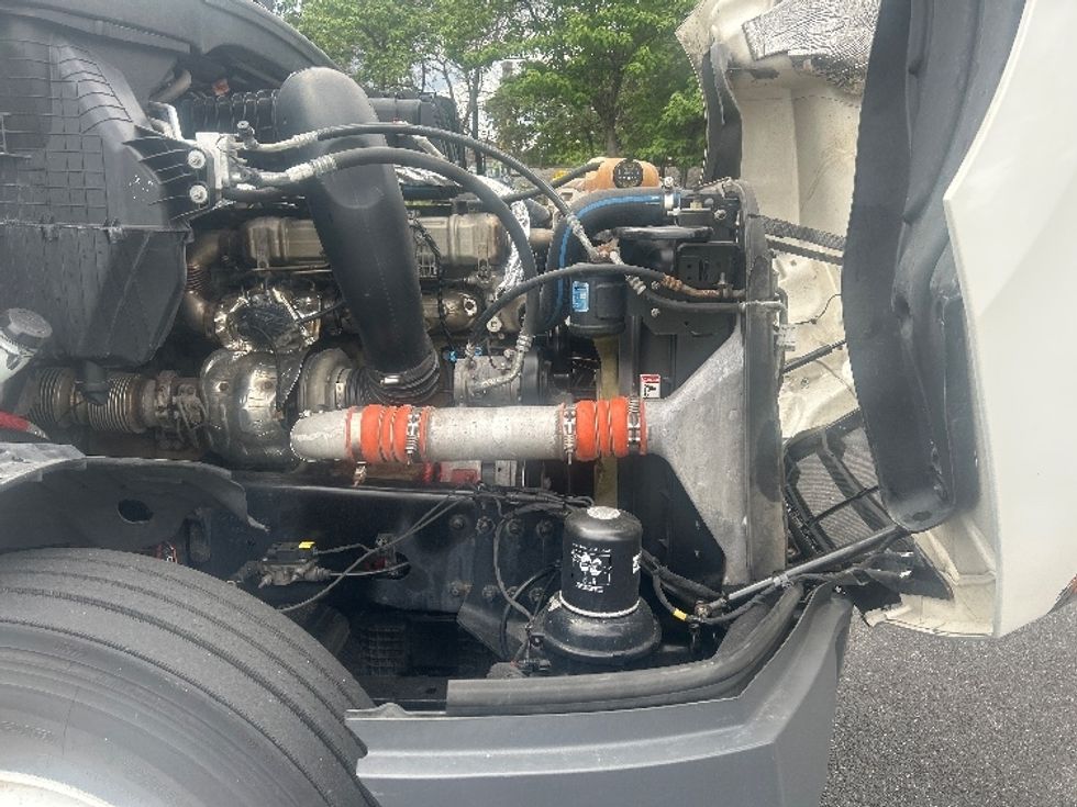 Sleeper Tractor-Heavy Duty Tractors-Freightliner-2022-T12664ST-Pennsauken-NJ-455,991\n\t\tmiles-$ 75,250 - Image 20