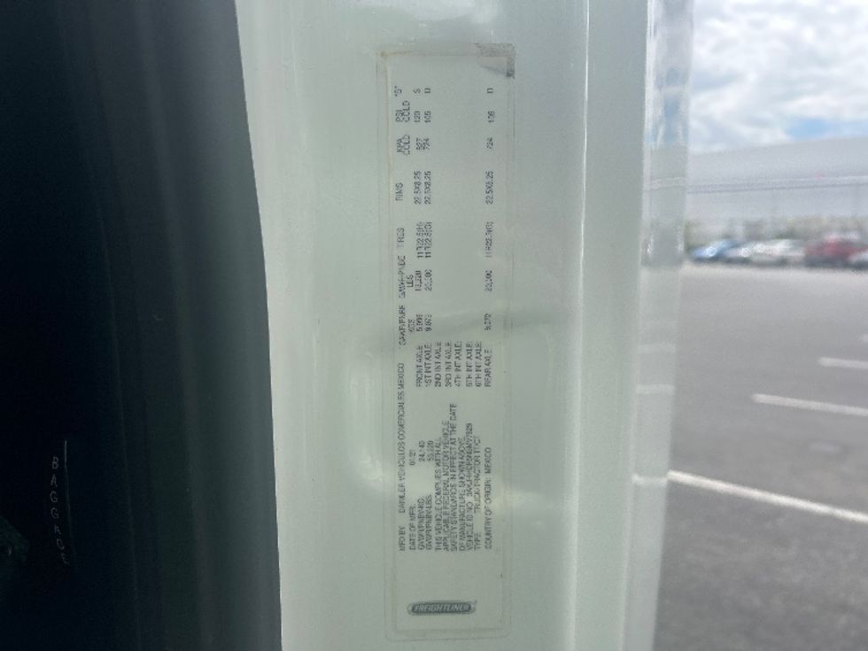 Sleeper Tractor-Heavy Duty Tractors-Freightliner-2022-T12664ST-Pennsauken-NJ-455,991\n\t\tmiles-$ 75,250 - Image 22