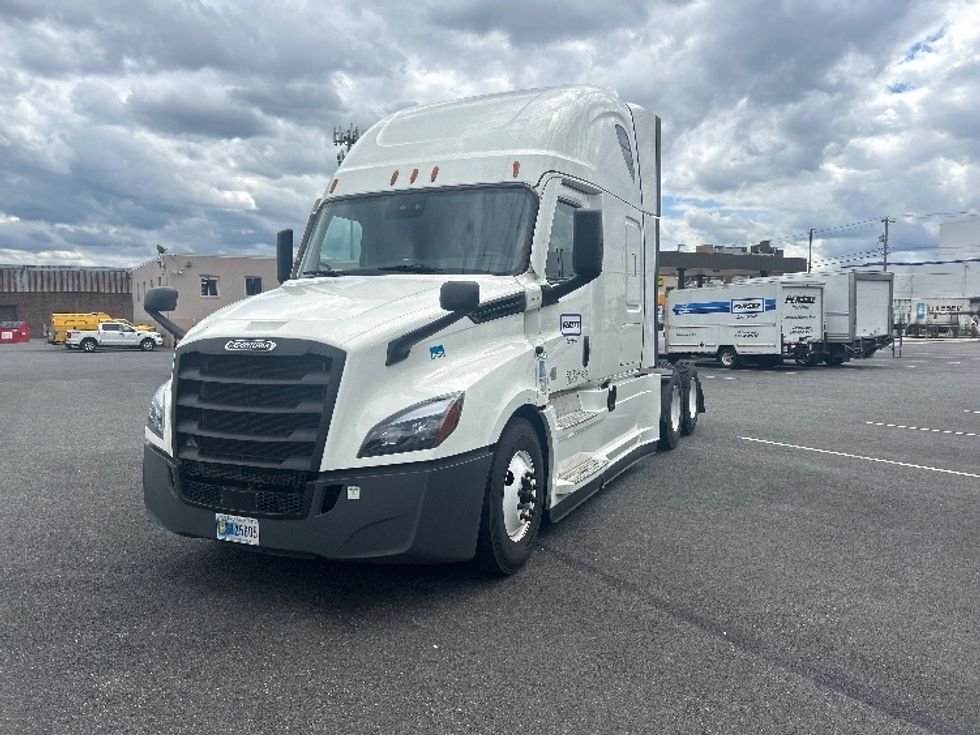 Sleeper Tractor-Heavy Duty Tractors-Freightliner-2022-T12664ST-Pennsauken-NJ-455,991\n\t\tmiles-$ 75,250 - Image 3