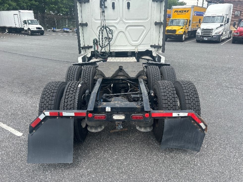 Sleeper Tractor-Heavy Duty Tractors-Freightliner-2022-T12664ST-Pennsauken-NJ-455,991\n\t\tmiles-$ 75,250 - Image 6