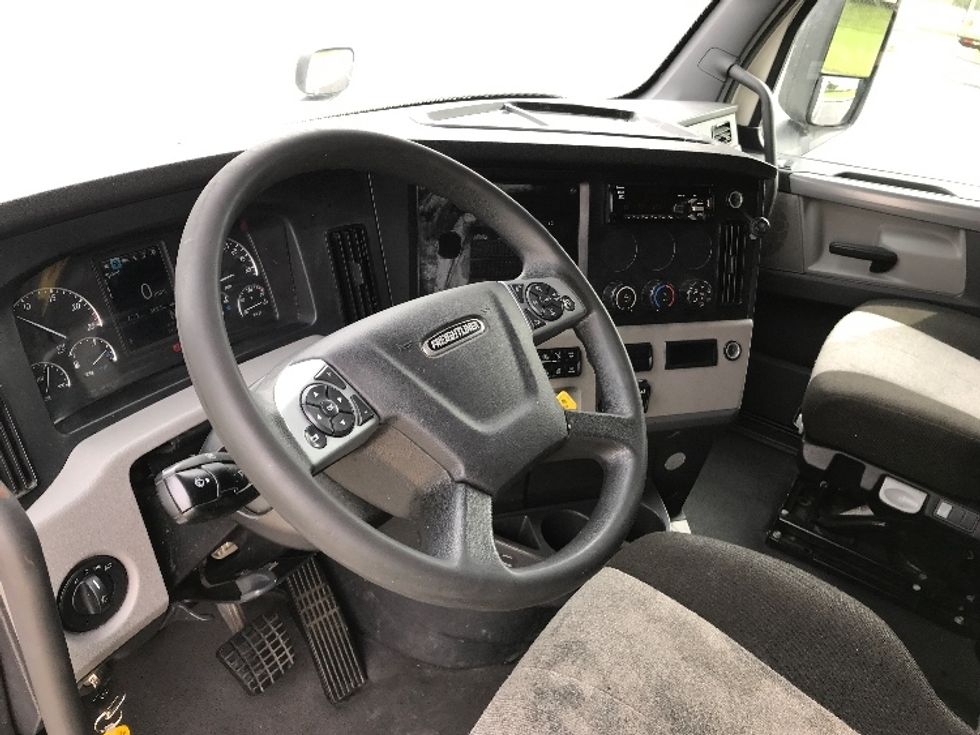 2022 Freightliner Cascadia 126" Sleeper Cab photo 10