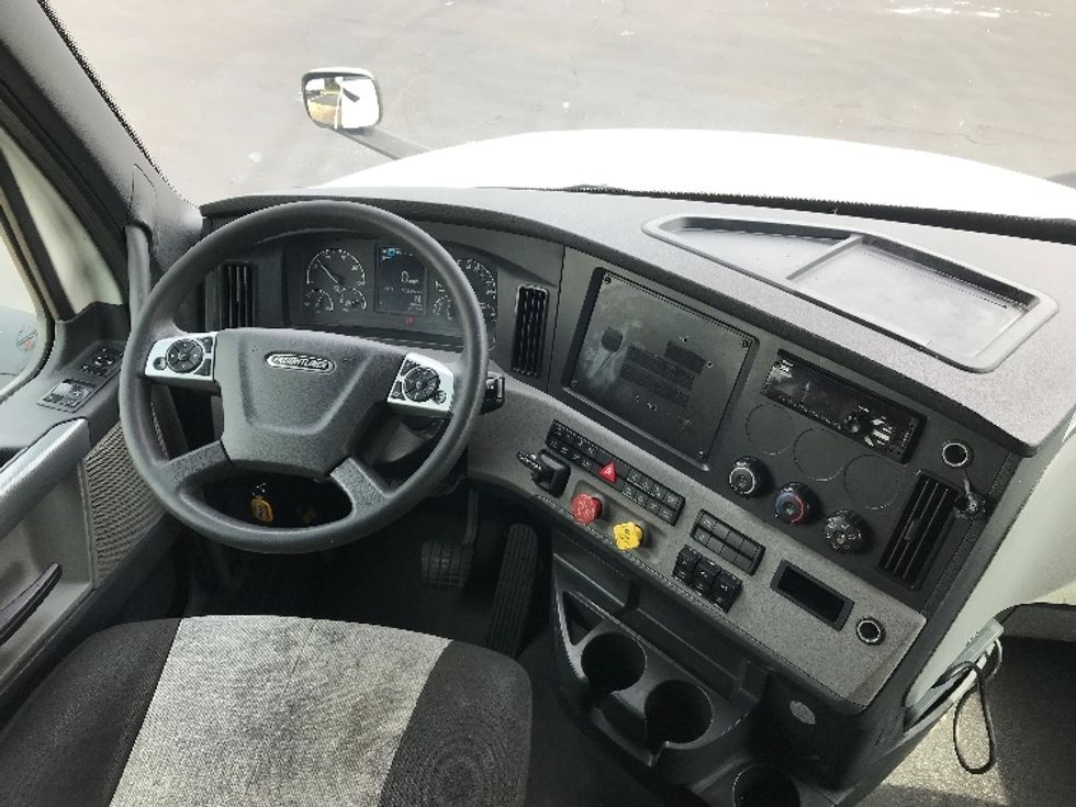 2022 Freightliner Cascadia 126" Sleeper Cab photo 11