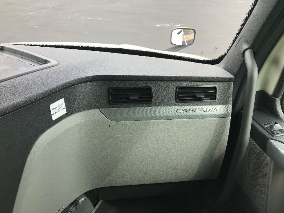2022 Freightliner Cascadia 126" Sleeper Cab photo 14