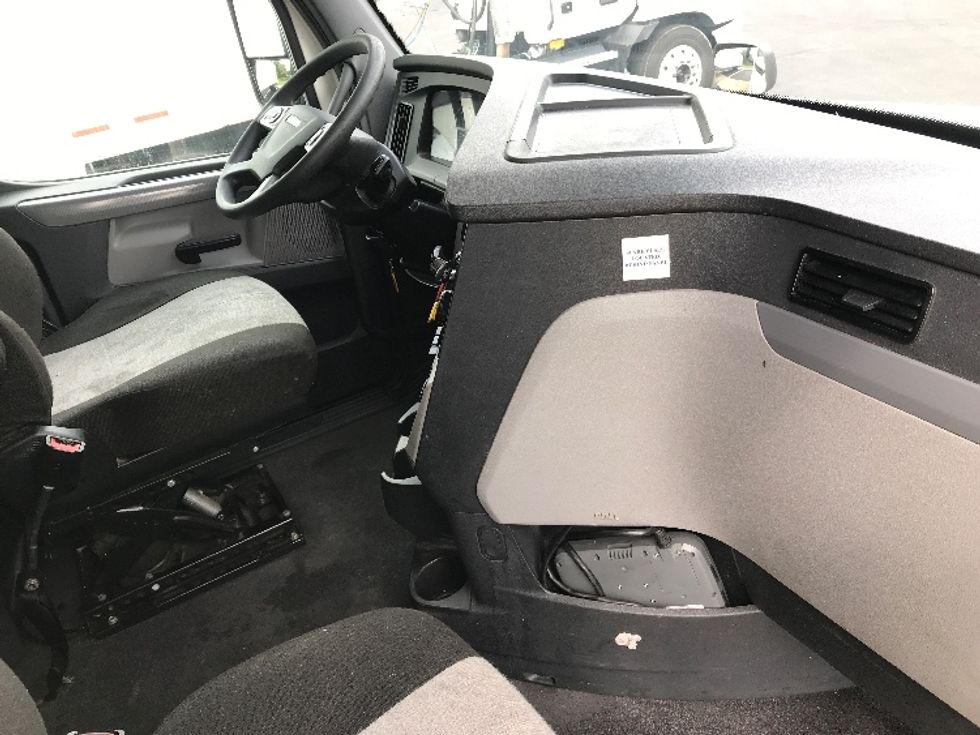 2022 Freightliner Cascadia 126" Sleeper Cab photo 15