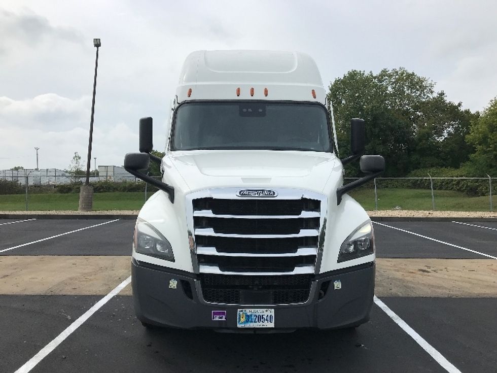 2022 Freightliner Cascadia 126" Sleeper Cab photo 2