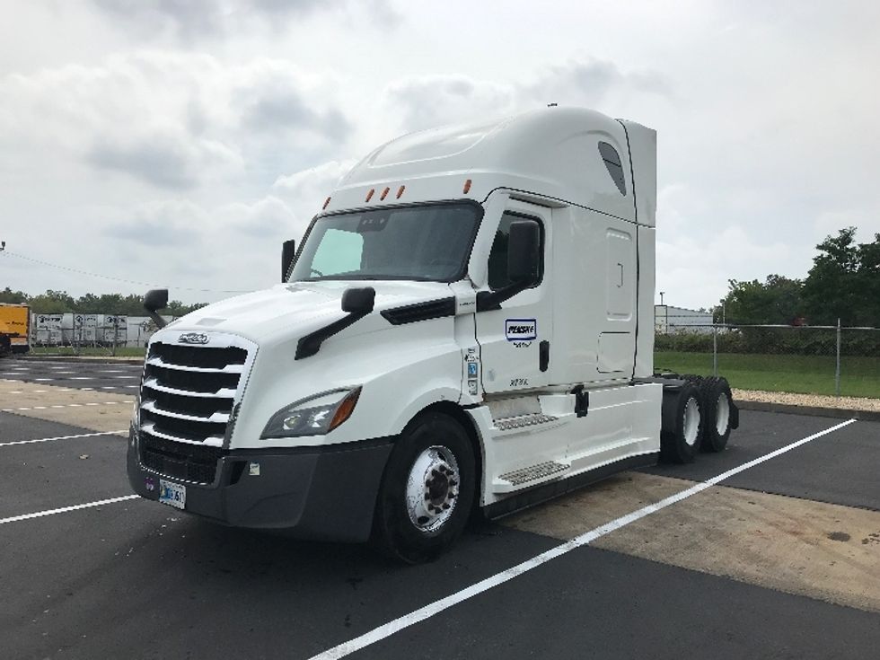 2022 Freightliner Cascadia 126" Sleeper Cab photo 3