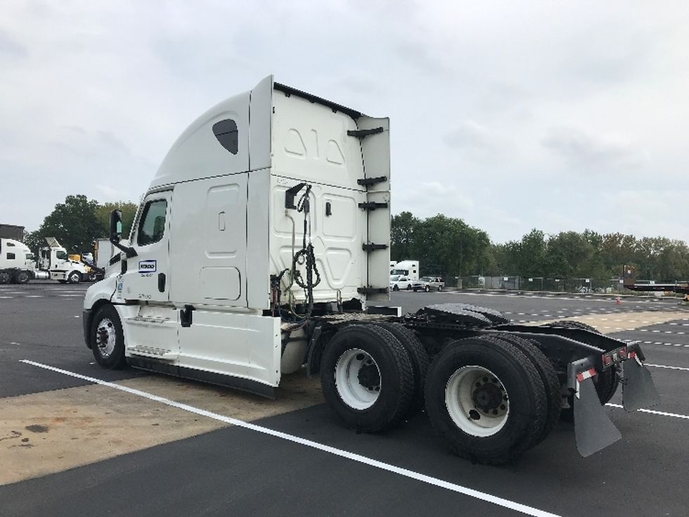 2022 Freightliner Cascadia 126" Sleeper Cab photo 5