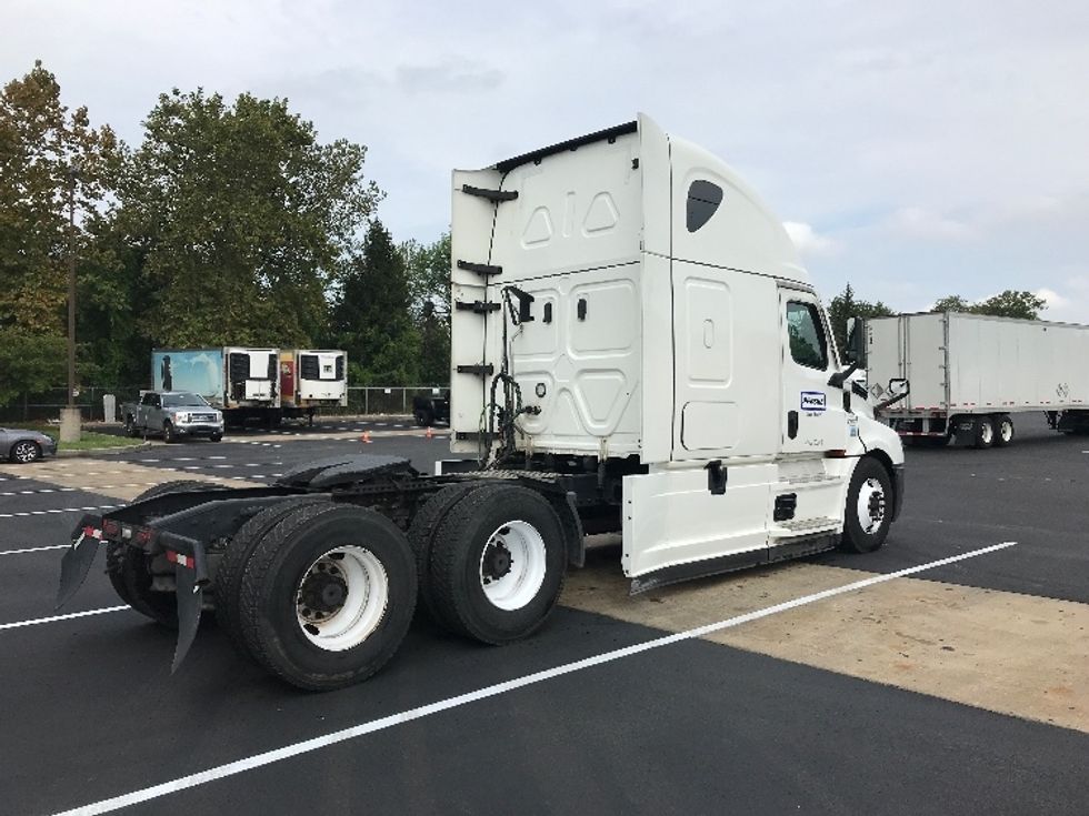2022 Freightliner Cascadia 126" Sleeper Cab photo 7