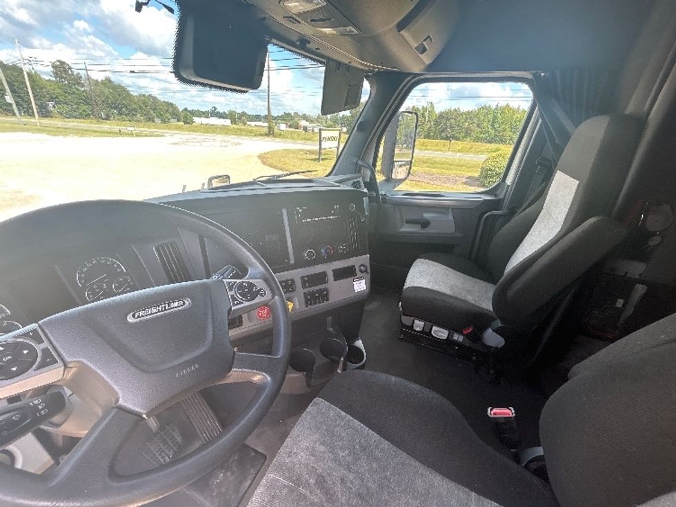 Sleeper Tractor-Heavy Duty Tractors-Freightliner-2022-T12664ST-Pensacola-FL-282,170\n\t\tmiles-$ 91,500 - Image 10