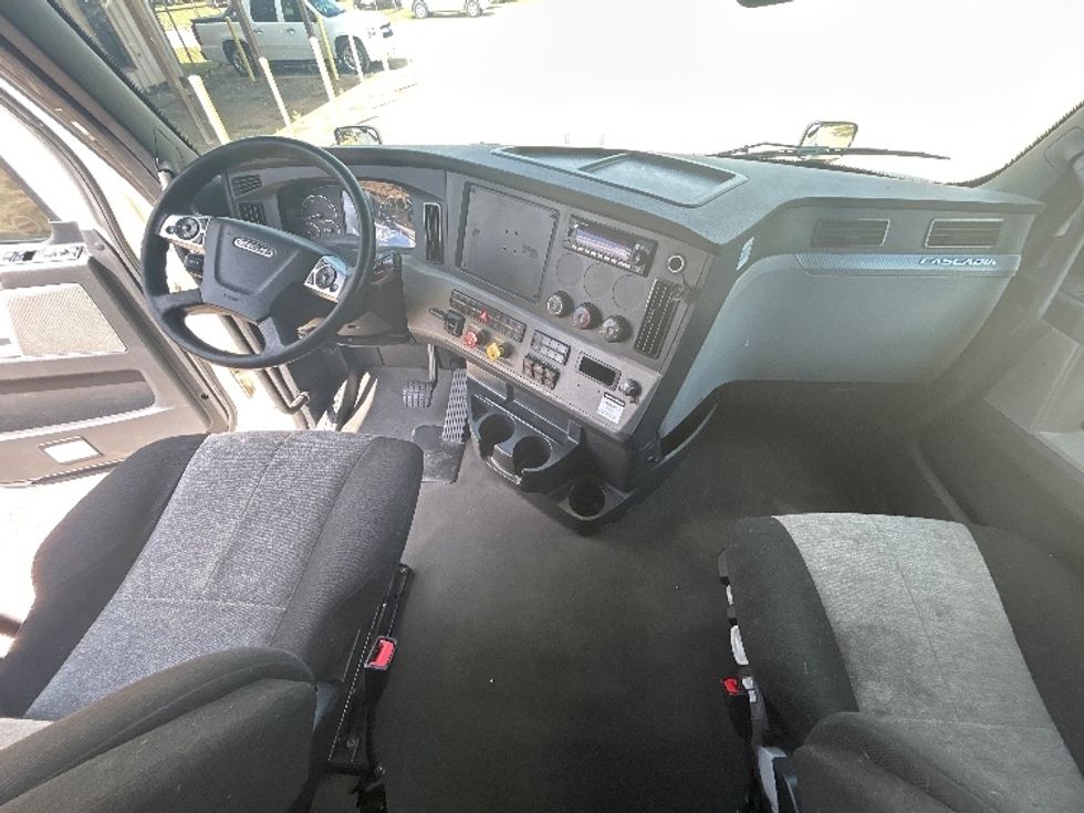 Sleeper Tractor-Heavy Duty Tractors-Freightliner-2022-T12664ST-Pensacola-FL-282,170\n\t\tmiles-$ 91,500 - Image 12
