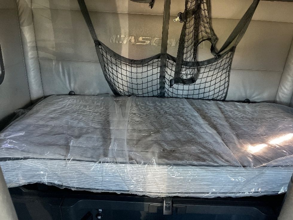 Sleeper Tractor-Heavy Duty Tractors-Freightliner-2022-T12664ST-Pensacola-FL-282,170\n\t\tmiles-$ 91,500 - Image 16