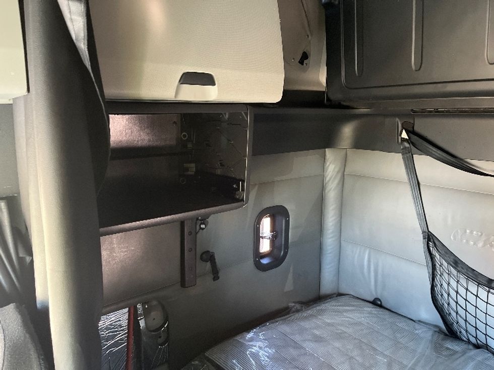 Sleeper Tractor-Heavy Duty Tractors-Freightliner-2022-T12664ST-Pensacola-FL-282,170\n\t\tmiles-$ 91,500 - Image 19