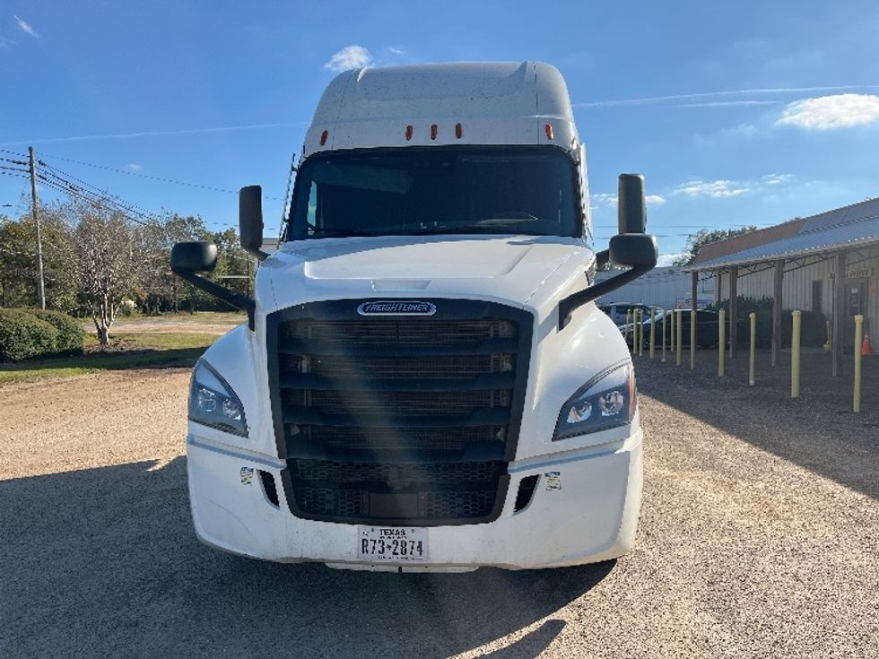 Sleeper Tractor-Heavy Duty Tractors-Freightliner-2022-T12664ST-Pensacola-FL-282,170\n\t\tmiles-$ 91,500 - Image 2