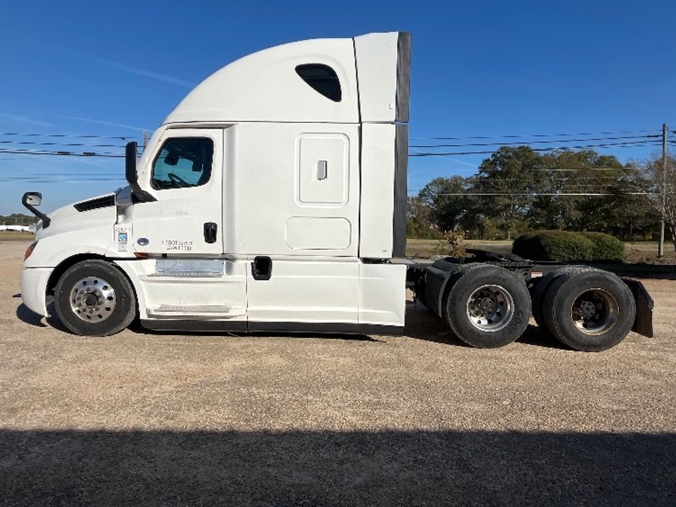 Sleeper Tractor-Heavy Duty Tractors-Freightliner-2022-T12664ST-Pensacola-FL-282,170\n\t\tmiles-$ 91,500 - Image 4