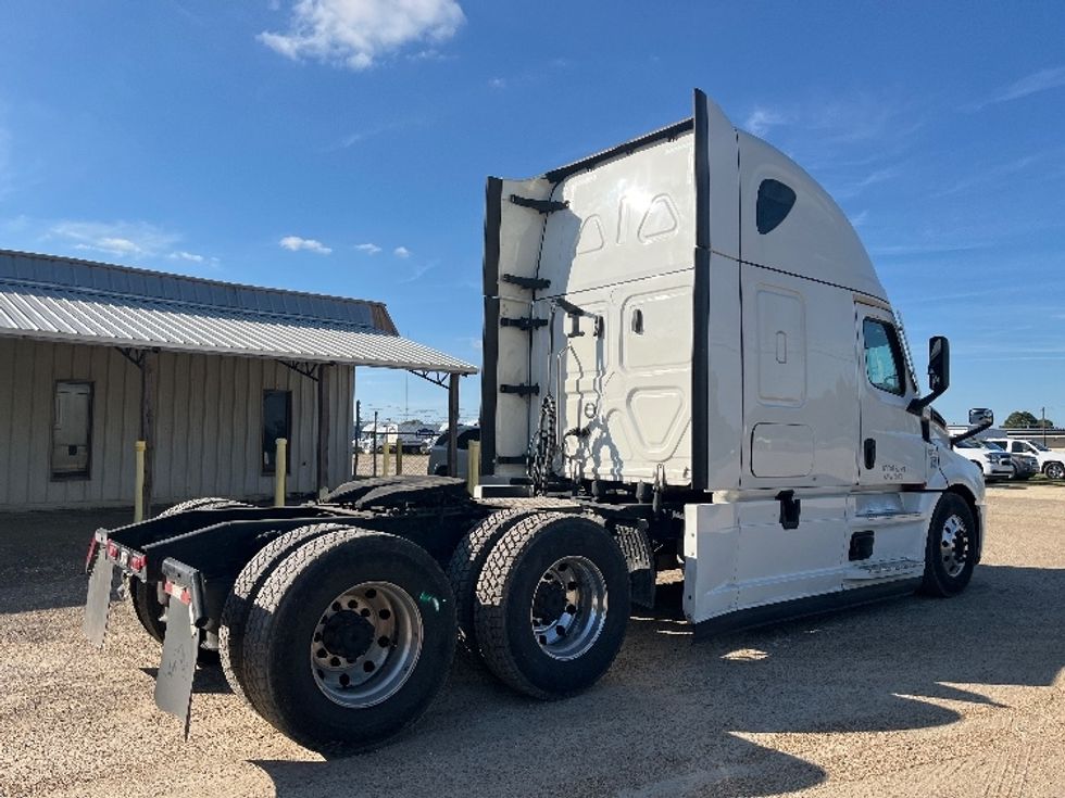 Sleeper Tractor-Heavy Duty Tractors-Freightliner-2022-T12664ST-Pensacola-FL-282,170\n\t\tmiles-$ 91,500 - Image 7