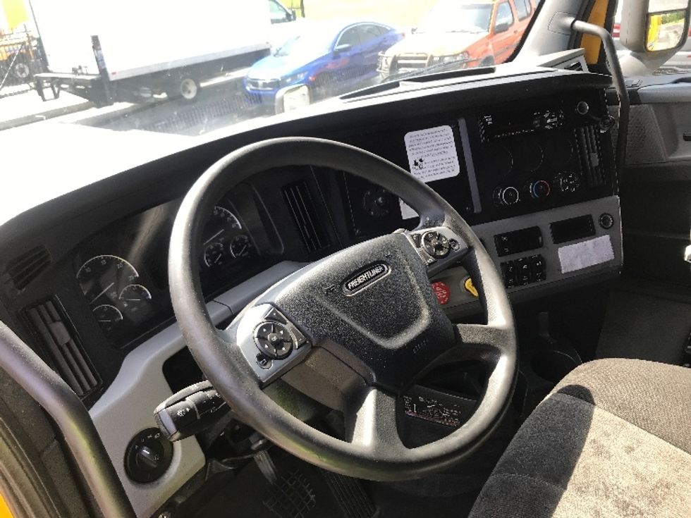 Sleeper Tractor-Heavy Duty Tractors-Freightliner-2022-T12664ST-Pensacola-FL-405,410\n\t\tmiles-$ 76,750 - Image 10