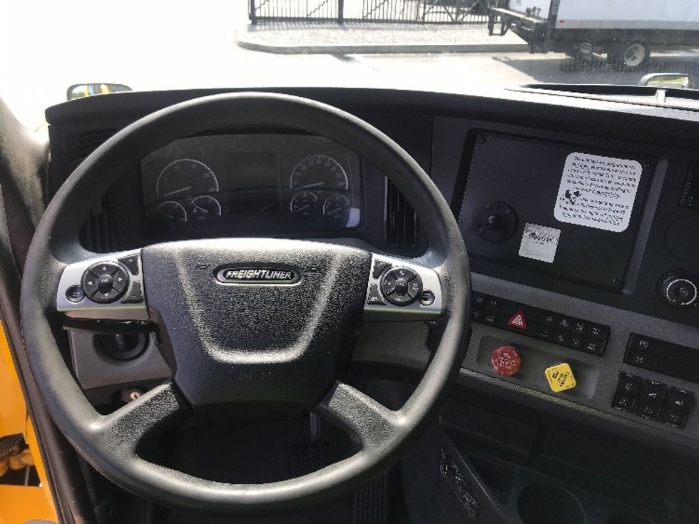 Sleeper Tractor-Heavy Duty Tractors-Freightliner-2022-T12664ST-Pensacola-FL-405,410\n\t\tmiles-$ 76,750 - Image 11