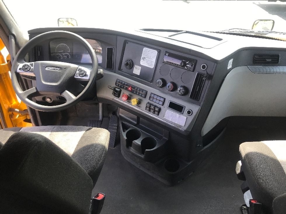 Sleeper Tractor-Heavy Duty Tractors-Freightliner-2022-T12664ST-Pensacola-FL-405,410\n\t\tmiles-$ 76,750 - Image 12